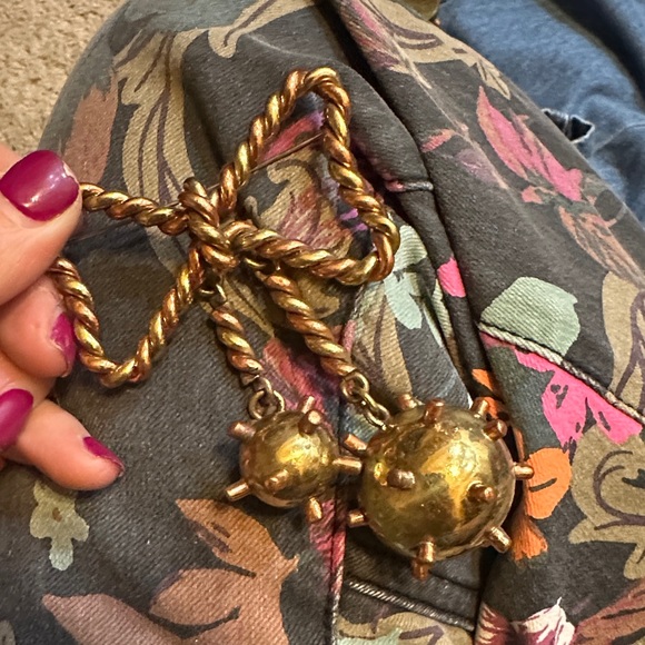 Gold-Tone Twisted Rope Brooch - Picture 4 of 5